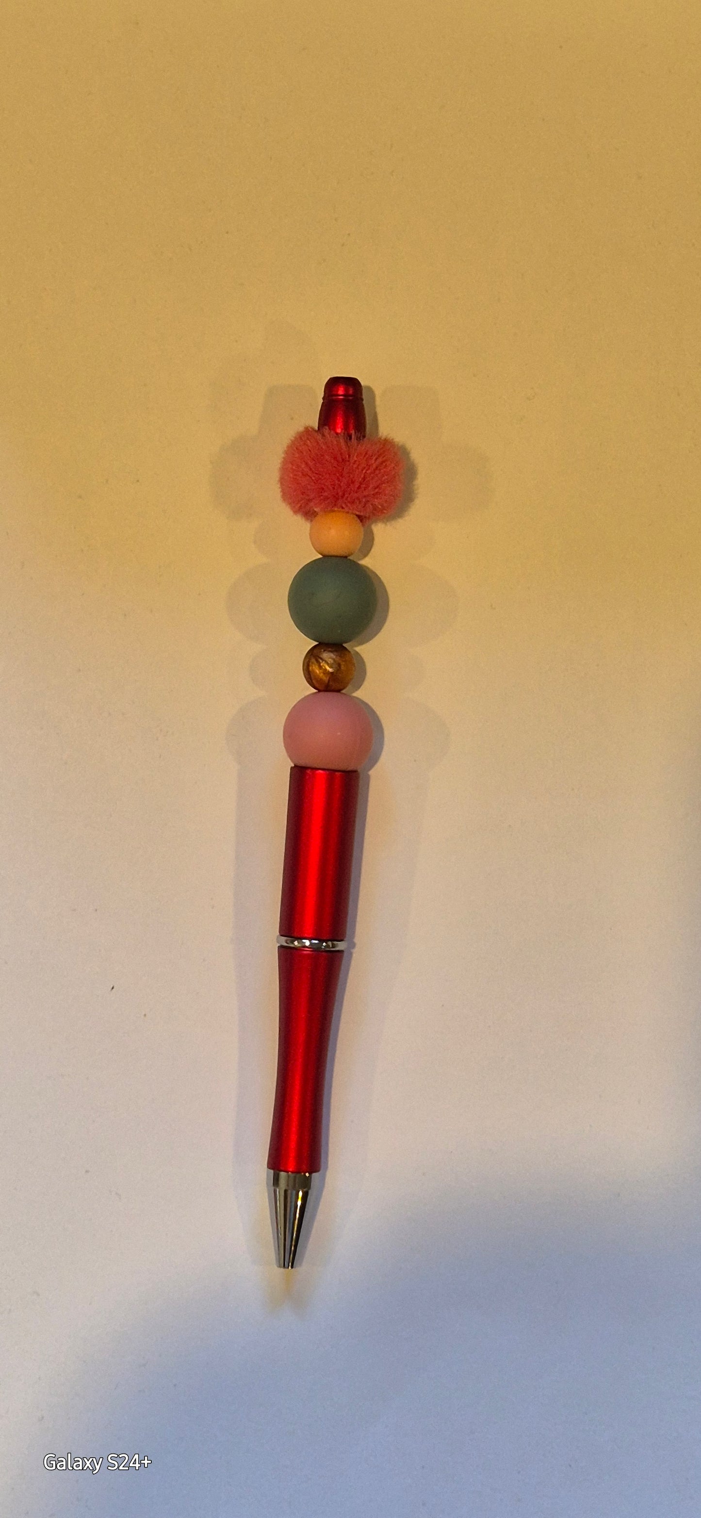 Decorated pen maroon-red with rose pink fur